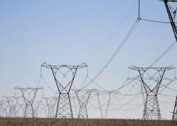 Com risco de apagão, Ministério diz que setor de energia trabalha para evitar racionamento