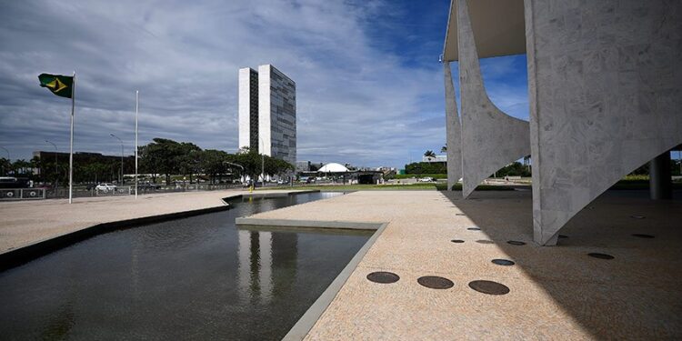 Dispositivo é sancionado e municípios inadimplentes com até 50 mil habitantes receberão repasses federais