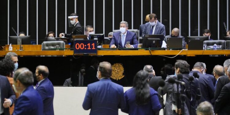 Câmara aprova MP que simplifica abertura e funcionamento de empresas