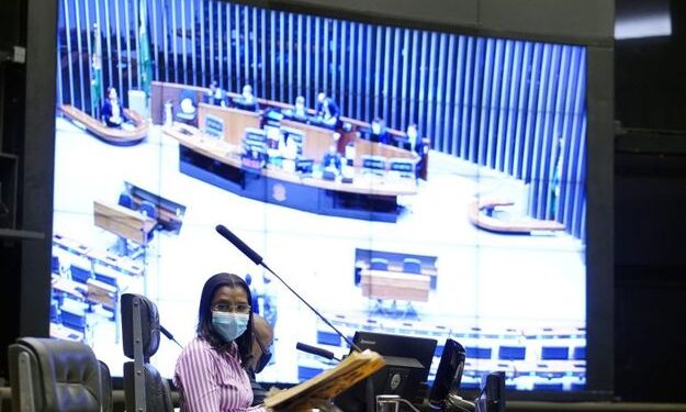 Câmara aprova projeto que amplia categorias prioritárias na vacinação contra a Covid-19