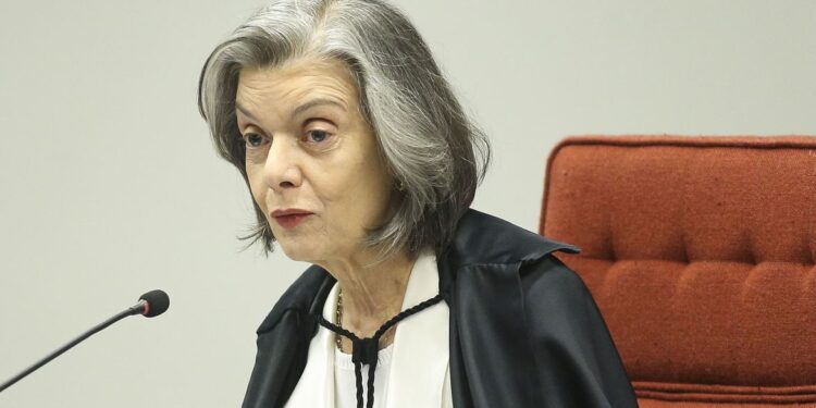 Cármem Lúcia autoriza abertura de inquérito contra Ricardo Salles
