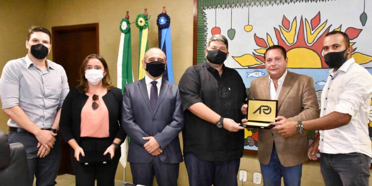 APO homenageia presidente da ALRN e renova acordo para regulamentar Lei do Off-road no RN