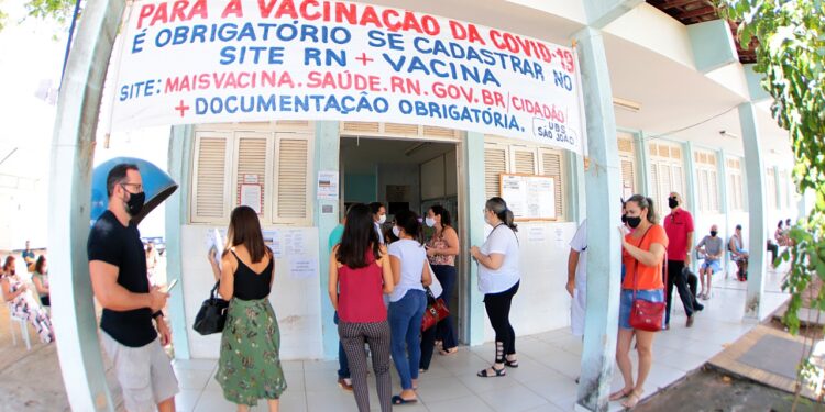 Com novos públicos atendidos, pontos de vacinação contra a Covid-19 registram movimento intenso