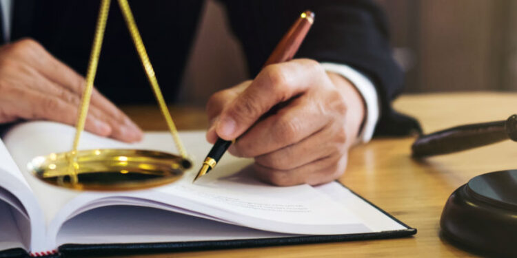 Mesmo após a citação, é possível modificar polo ativo de ação ajuizada por empresa extinta