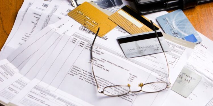 Sancionada lei com ações contra superendividamento de consumidores