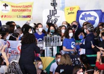 Oposição apresenta à Câmara “superpedido” de impeachment de Bolsonaro