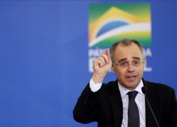 Bolsonaro confirma a indicação de André Mendonça para o STF