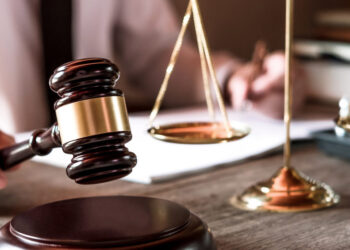 Cliente será indenizado por banco que efetuou descontos indevidos em sua conta