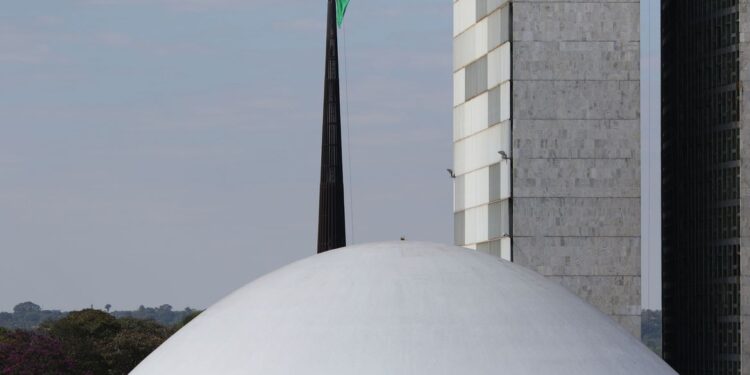 Relatório da LDO 2022 não é votado; parlamentares pedem mais tempo