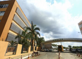 Por falta de dados mais robustos, Anvisa rejeita uso de CoronaVac para crianças e adolescentes