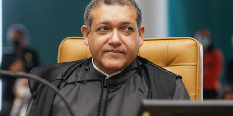 Ministro Nunes Marques assegura a motoboy prerrogativa de não comparecer à CPI da Pandemia