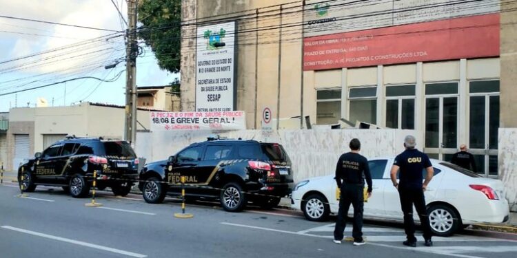 Operação da Polícia Federal apura desvio de recursos no combate a pandemia na Sesap
