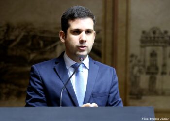 Certificado vacinal contra a Covid-19 dará direito a benefícios, prevê projeto de Lei aprovado na CMN