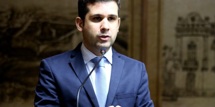 Certificado vacinal contra a Covid-19 dará direito a benefícios, prevê projeto de Lei aprovado na CMN