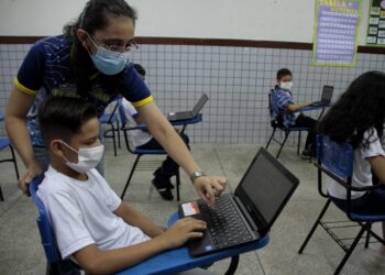 Senadores defendem foco na educação na implementação do 5G