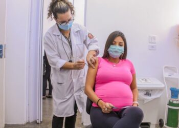 Sancionada prioridade para gestantes e lactantes na vacinação contra Covid-19