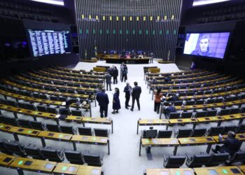 Câmara pode votar reforma eleitoral em 2º turno na terça-feira