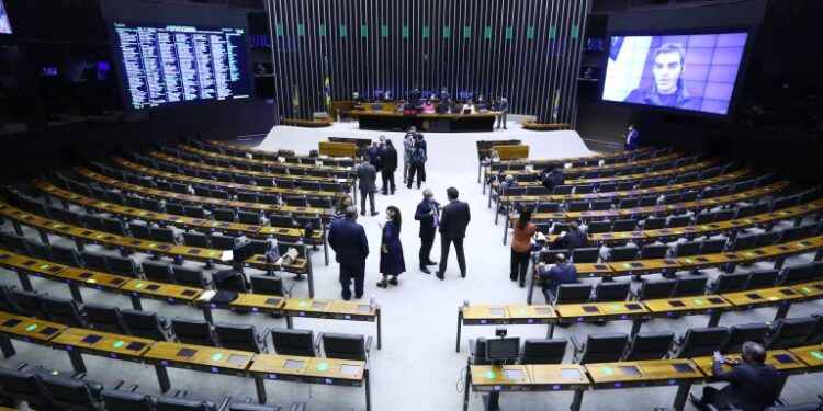 Câmara pode votar reforma eleitoral em 2º turno na terça-feira