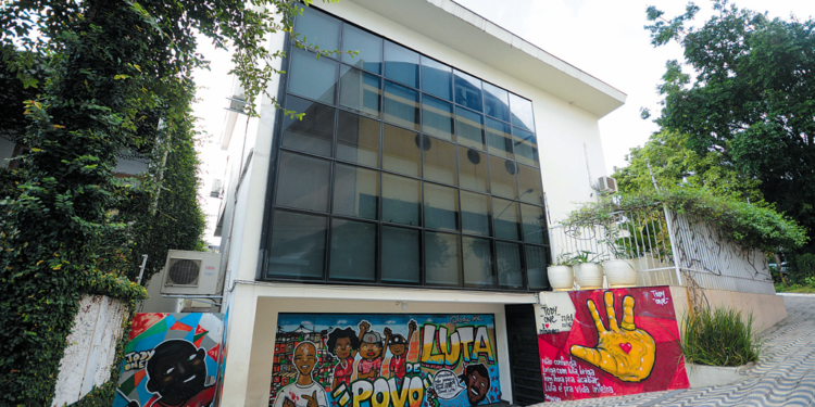 Suspensa tramitação de ações envolvendo imóvel e doações a Instituto Lula