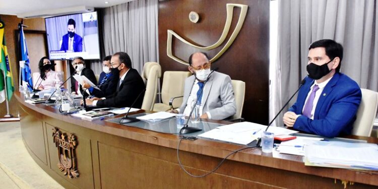 Contratação de ambulâncias é investigada por CPI da Covid na AL/RN