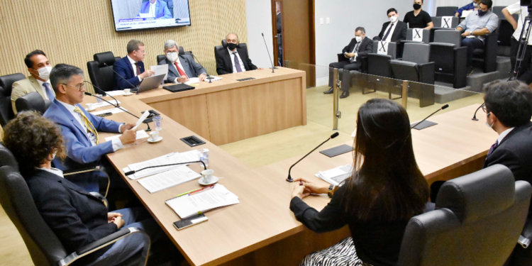 Auditora do TCE é ouvida pelos membros da CPI da Arena das Dunas