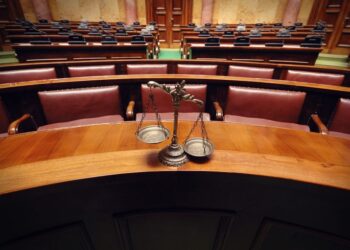 Relator apresenta parecer sobre proposta que altera composição do conselho do Ministério Público