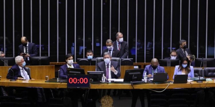 Deputados aprovam urgência para projeto do novo Código Eleitoral; votação será na quinta-feira