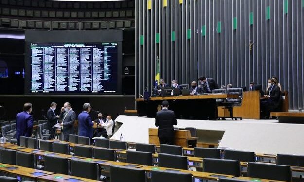 Câmara aprova projeto que altera regras do Imposto de Renda