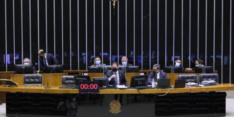 Deputados aprovam MP que muda as regras de fundos constitucionais