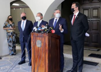 Lira e Pacheco propõem limite de R$ 40 bilhões para pagamento de precatórios no ano que vem