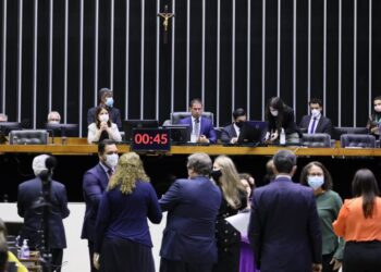 Congresso rejeita veto e restabelece proibição de despejo; confira outros vetos derrubados