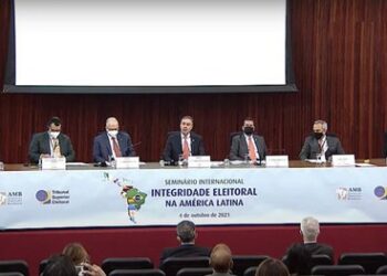 Autoridades internacionais se unem em defesa da democracia