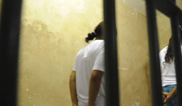 Justiça nega liberdade a mãe de 5 filhos que furtou dois pacotes de miojo, suco em pó e uma garrafa de refrigerante