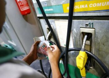 Aprovado projeto que fixa valor para cobrança do ICMS sobre combustíveis