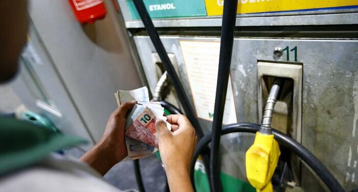 Aprovado projeto que fixa valor para cobrança do ICMS sobre combustíveis