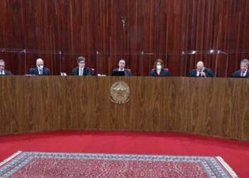 Ações contra Jair Bolsonaro e Hamilton Mourão são improcedentes, decide TSE