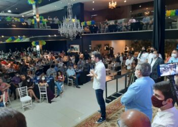 Álvaro Dias anuncia apoio a Eduardo Leite em prévias do PSDB