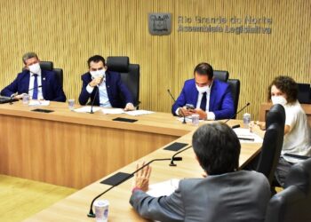 CCJ aprova projeto que institui programa de incentivo e valorização da economia do Estado