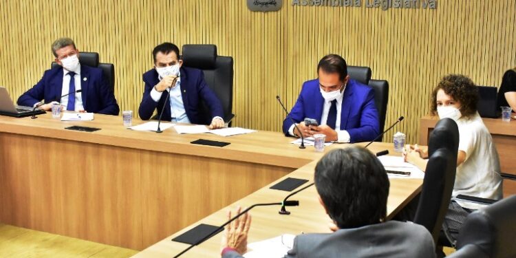 CCJ aprova projeto que institui programa de incentivo e valorização da economia do Estado