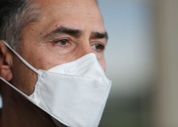 Ministro do STF envia à PGR ação sobre live do presidente da República