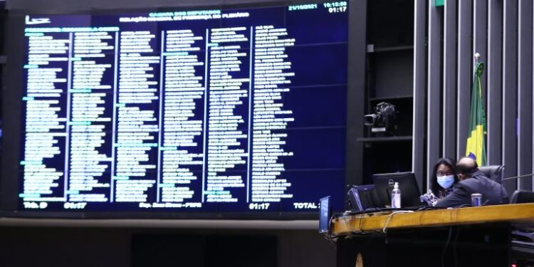 Plenário poderá analisar PEC dos Precatórios nesta semana