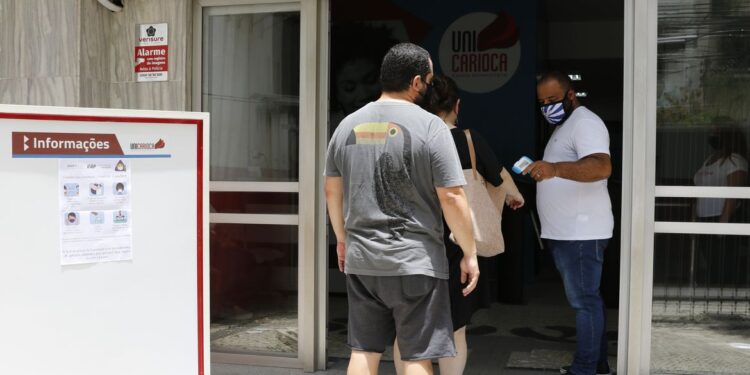 Primeiro dia de provas do Enem 2021 teve 26% de abstenção