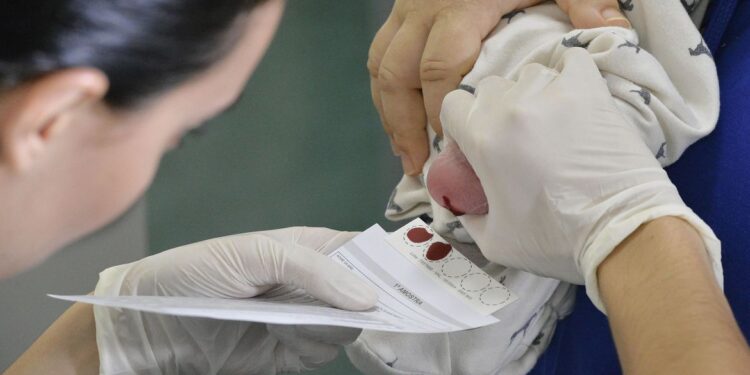 Senado aprova projeto que amplia alcance do teste do pezinho