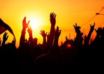 Dois que se tornam um: entenda o que acontece quando partidos decidem se fundir ou incorporar outra legenda