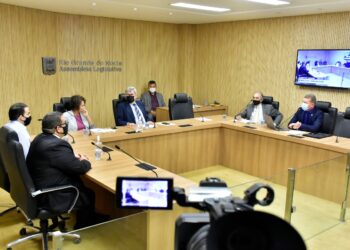 CPI da Arena recebe presidente de empresa responsável pelo contrato de construção