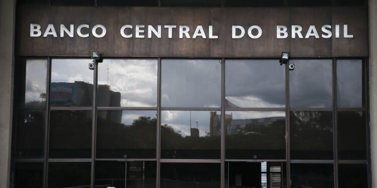 Projeção da inflação pelo mercado financeiro é elevada e deve chegar a  9,77%