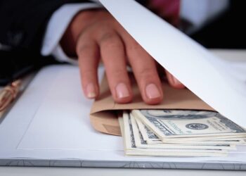 Em crimes contra a administração, reparação do dano só condiciona progressão penal se estiver na sentença