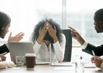 TST majora indenização de bancária que recebia cobranças abusivas para alcançar metas