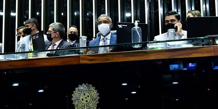 Senadores confirmam projetos com recursos para o Auxílio Brasil