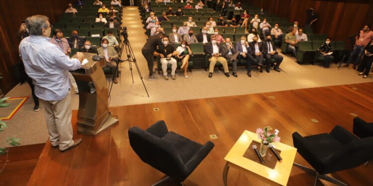 Em seminário, prefeito reafirma defesa do projeto de Revisão do Plano Diretor de Natal